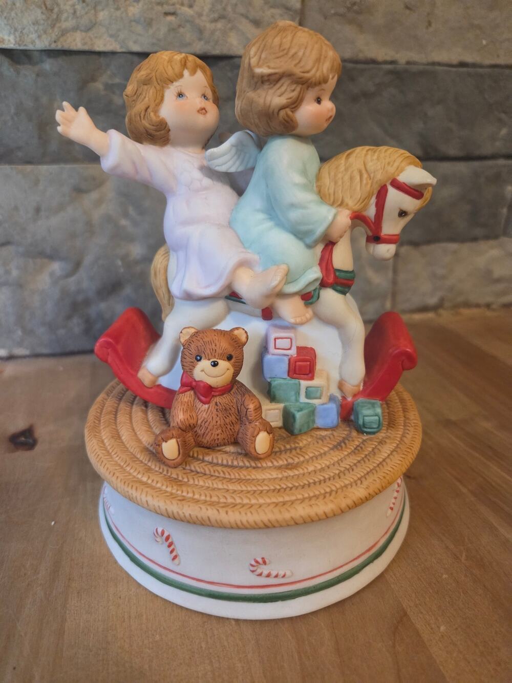 Vintage 1985 "Gift from Gorham" Holiday Musical Figurine EC Music box plays !